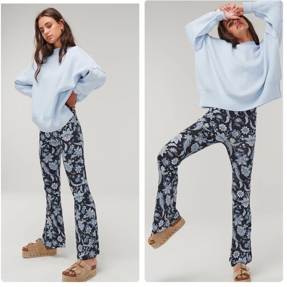 Ghanda Co. Rosa Blue Paisley Knit Flare Pants Size 8 - Picture 3 of 12